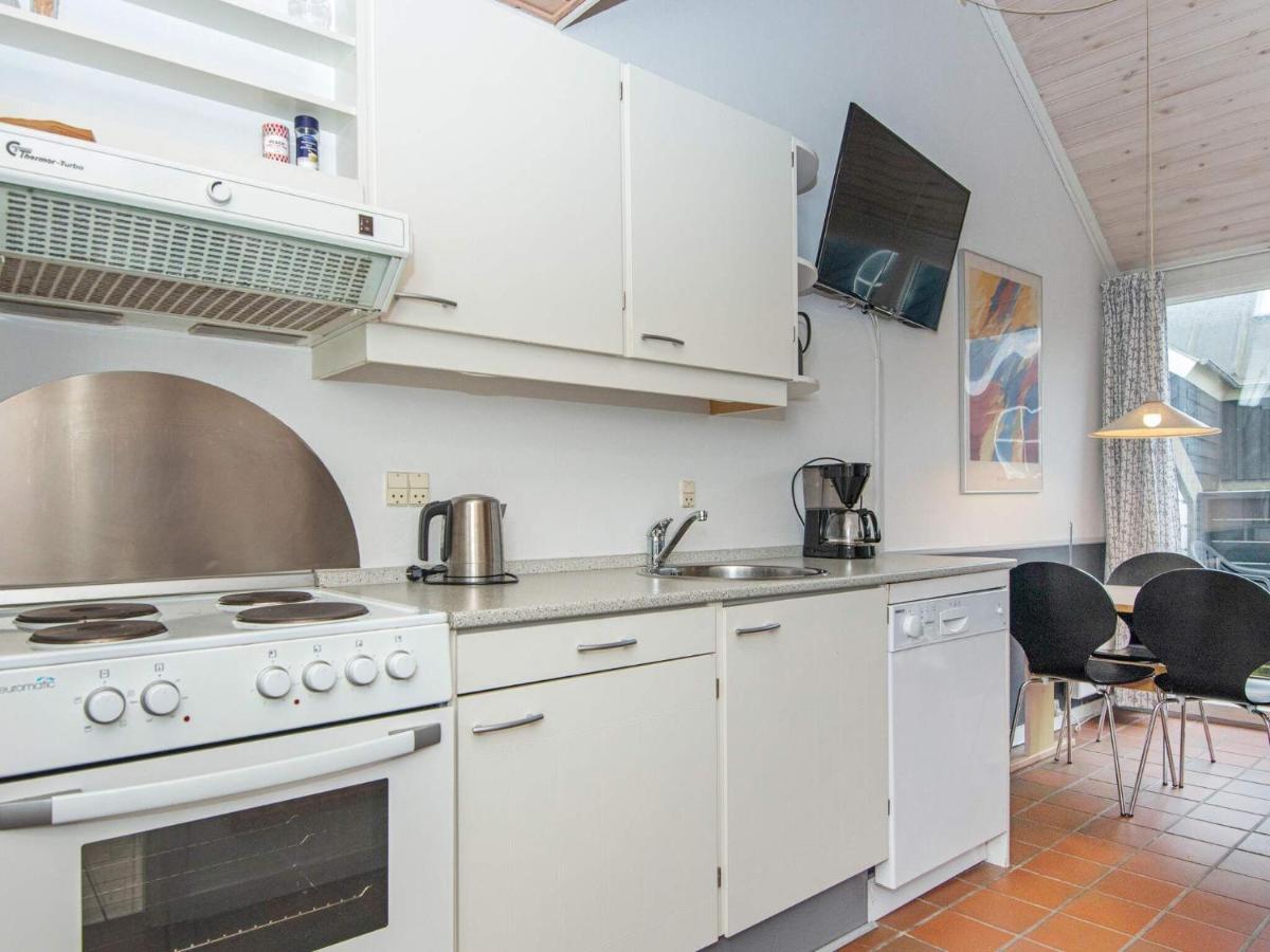 Apartment 6 Person In Fan Fano