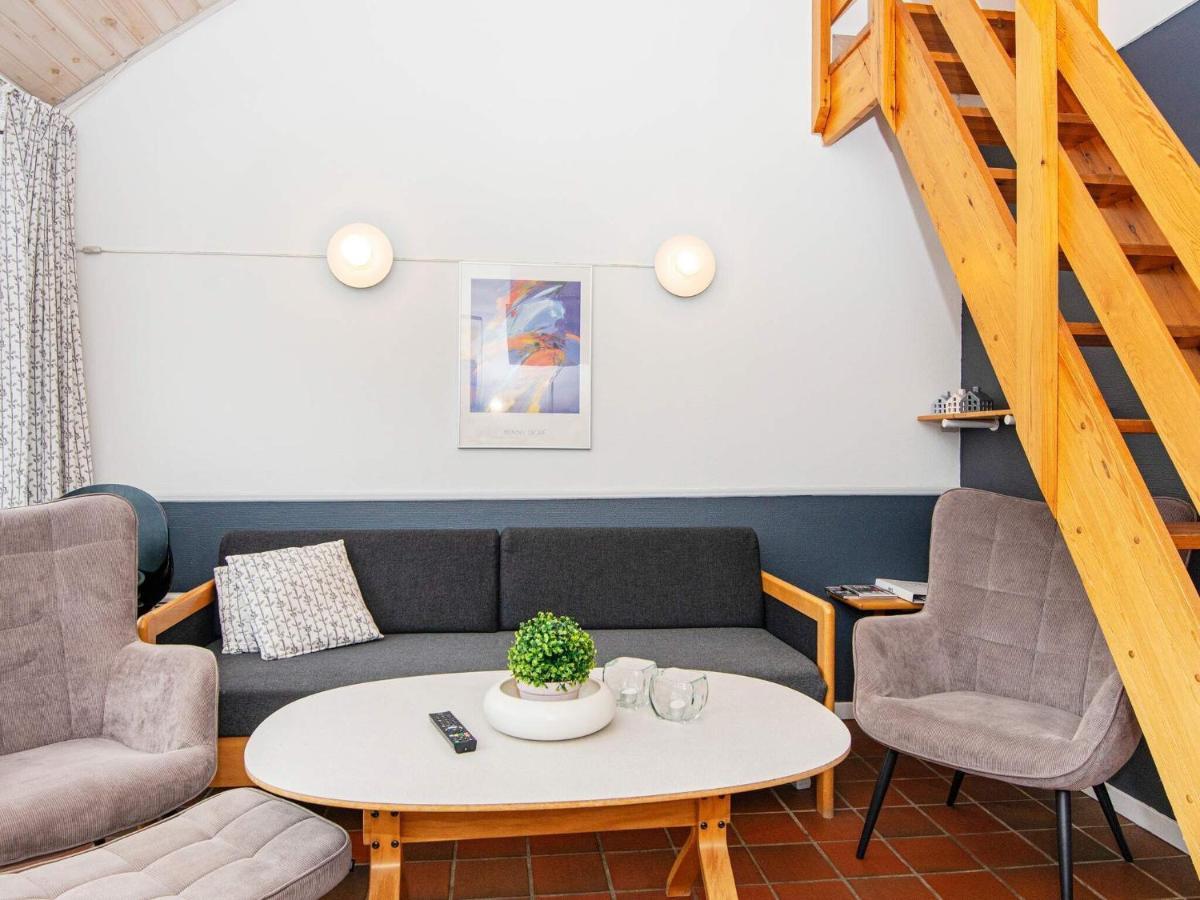 Apartment 6 Person In Fan Fano